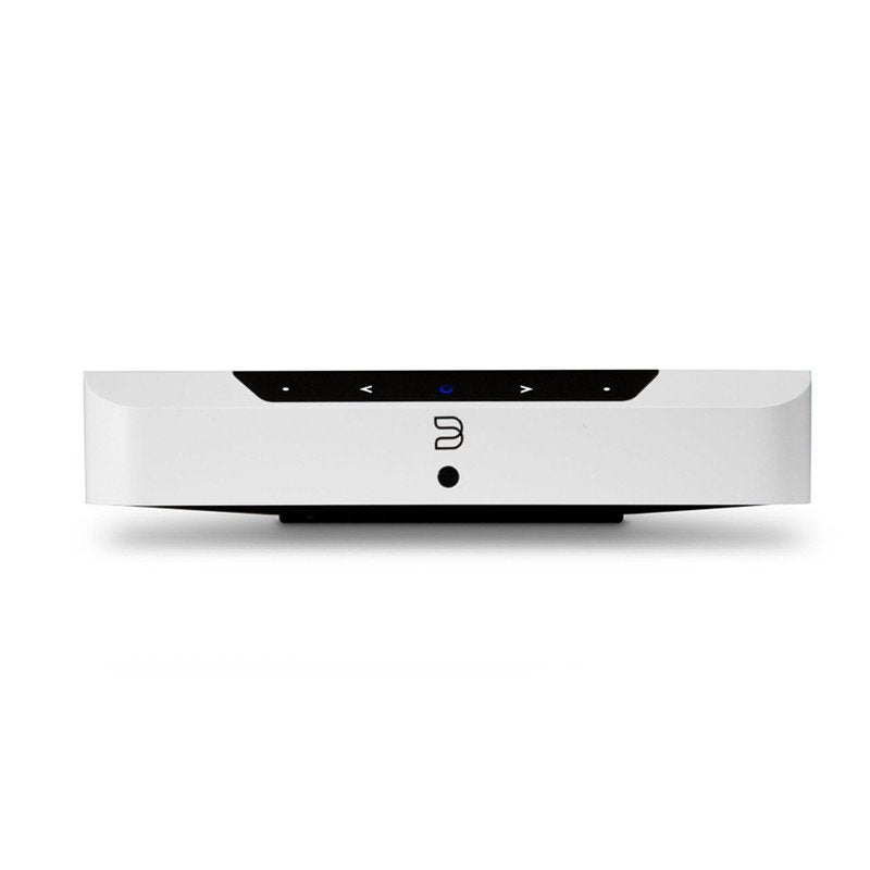 Bluesound Powernode Edge, hálózatos sztereó erősítő, fehér színben