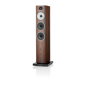 Bowers & Wilkins 704 S3 álló hangfal, mokka színben.