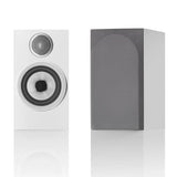 Bowers & Wilkins 707 S3  állványos hangfal, fehér színben.