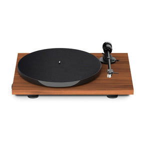 Pro-Ject E1 BT analóg lemezjátszó AT3600L  hangszedővel, dió
