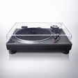 Technics SL-1500 CSE-H  közvetlen meghajtású lemezjátszó, metál szürke porvédő tetővel.
