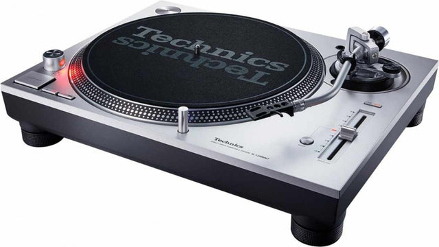 Technics SL-1200MK7 Közvetlen meghajtású lemezjátszó, ezüst színben
